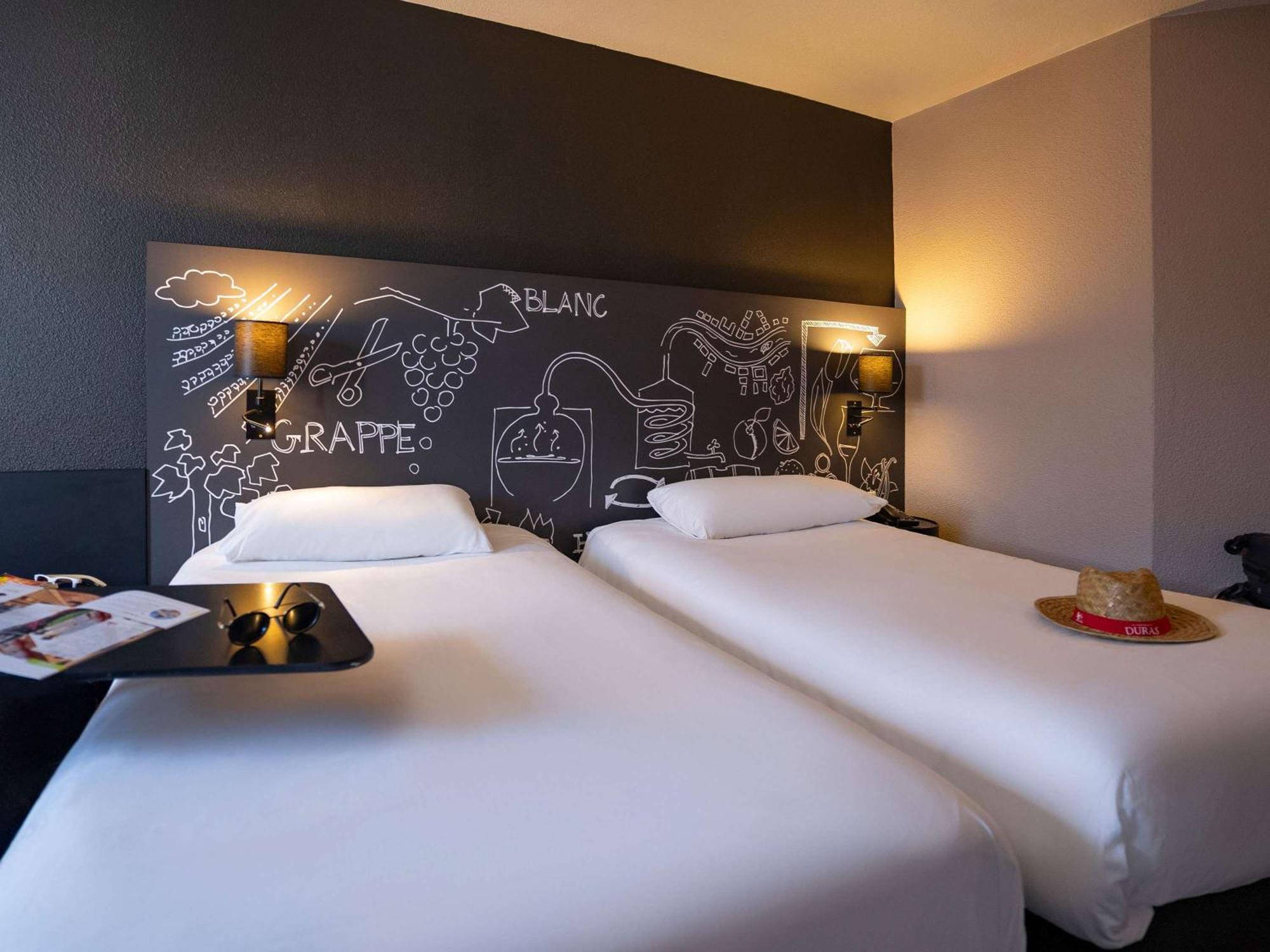 Ibis Styles Cognac Hotel Chateaubernard Exterior photo